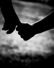 holding-hands-mother-and-child2